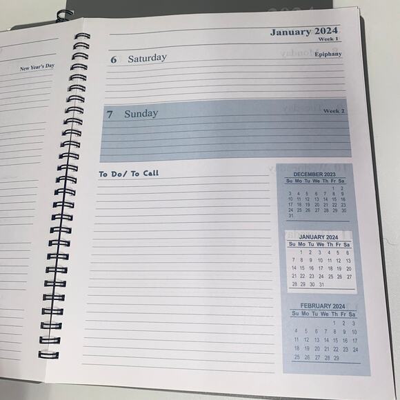 New Signature Series Set of 4 2024 Dated Weekly Monthly Planners - Picture 6 of 10